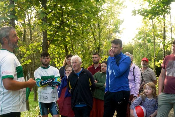 farmWalkTrails A group of people listening to Brendan talk