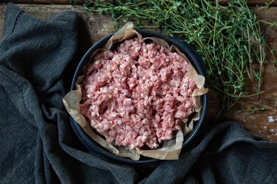 3964321122 Pork Mince in a dish